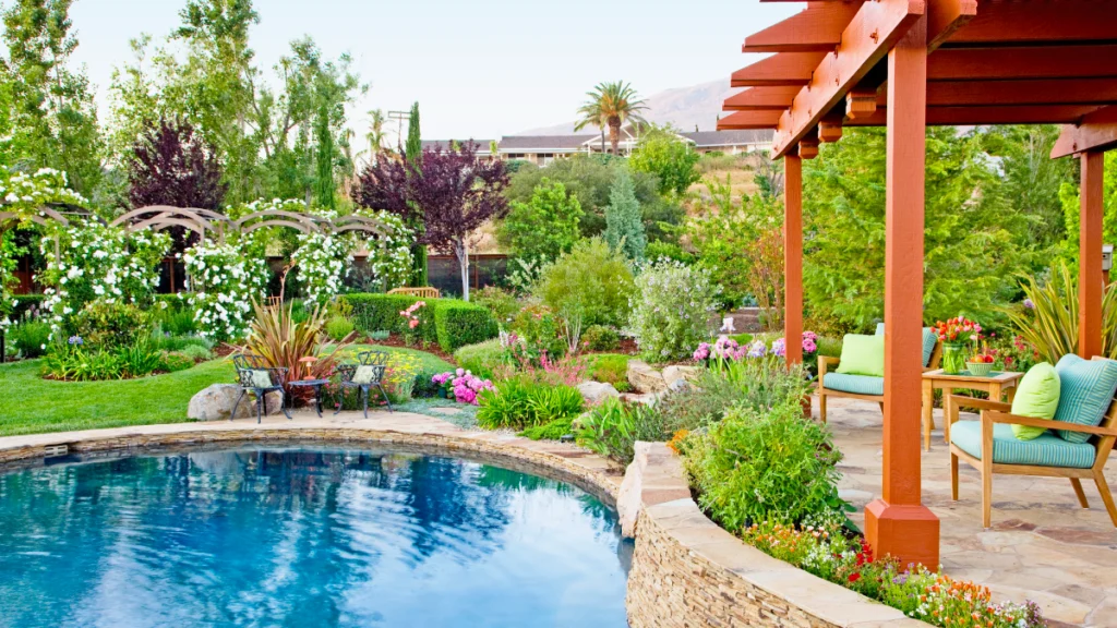 10 Wonderful Pool Landscaping Ideas For Creating a Relaxing Oasis